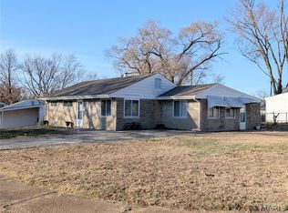 7801 Ellington Dr, Saint Louis, MO 63121