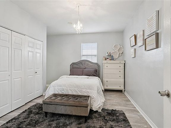 4th image of 2558 Prentiss Ave
