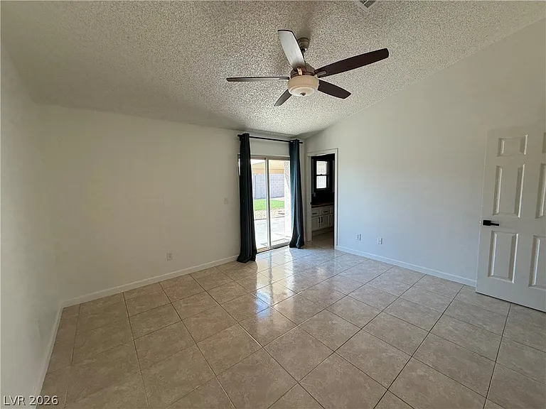 488 Chelsea Dr — Photo 14