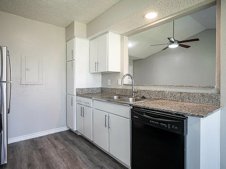 Luxury (1-1) - Kitchen