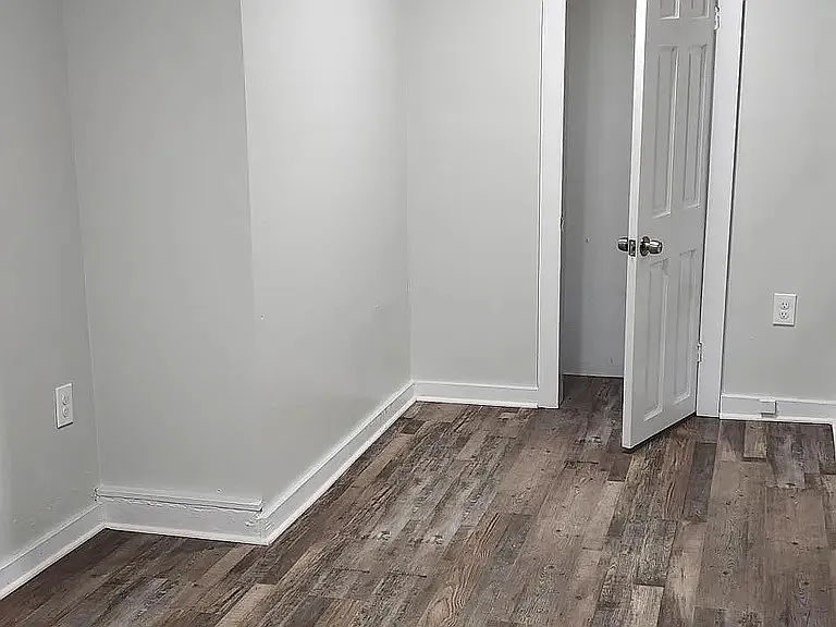 27 Belmont Ave — Photo 3