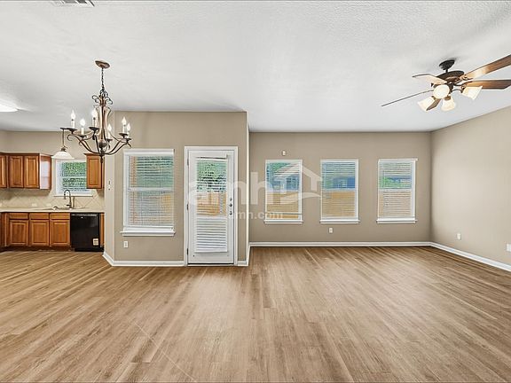 5th image of 605 Fairmont Dr