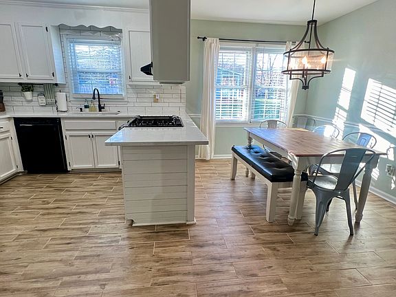 4th image of 3526 Heather Ln