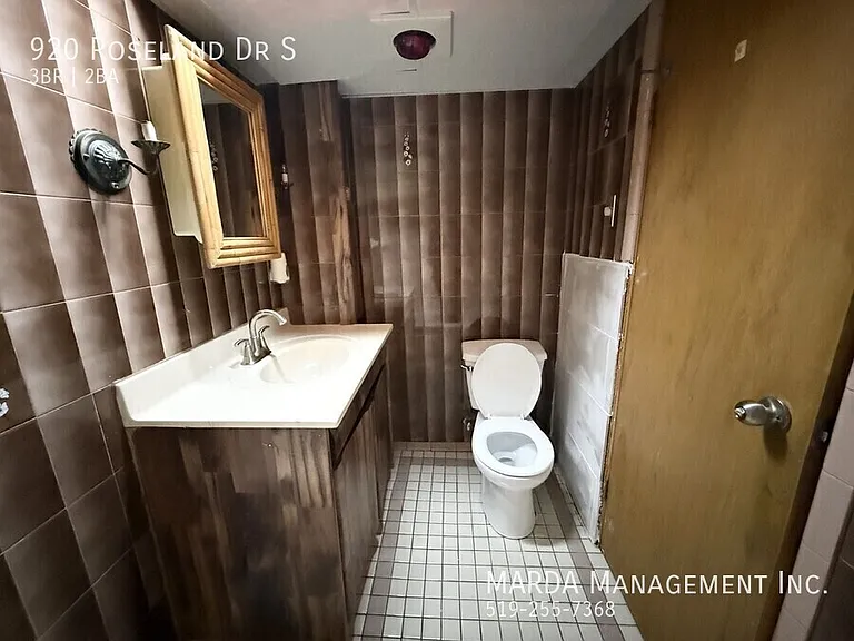920 Roseland Dr S — Photo 49