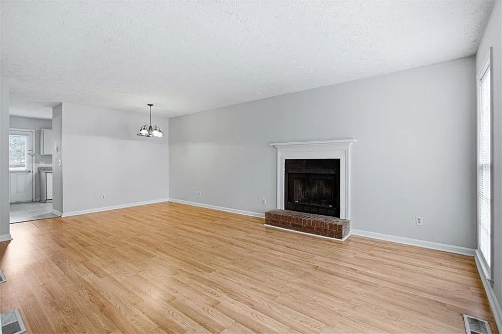 2 bed, 2.5 bath, 6831 sqft, $1,545 — Photo 4