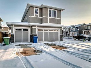 2 N Chelsea Bay, Chestermere, AB T1X1Z3
