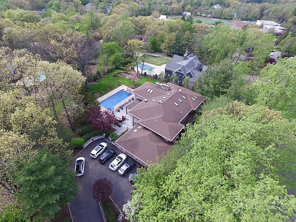 4th image of 299 Truman Dr