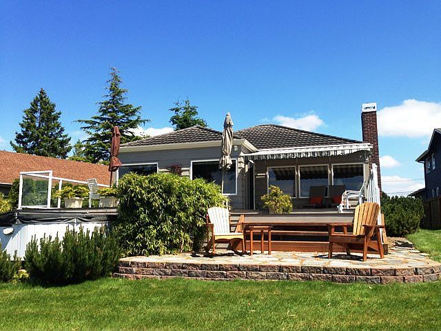 Wonderful waterfront home!~50' high bank Puget Sound waterfront  