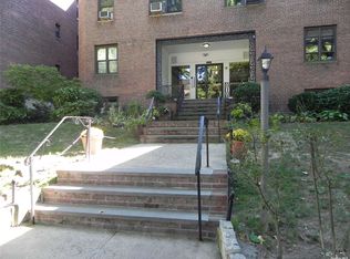 12 Welwyn Rd APT 2H, Great Neck, NY 11021