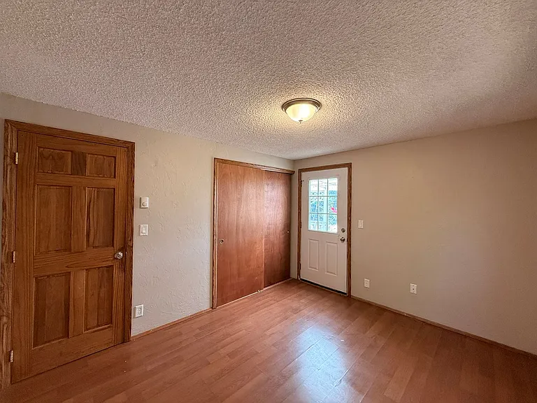 1465 Chase St — Photo 11