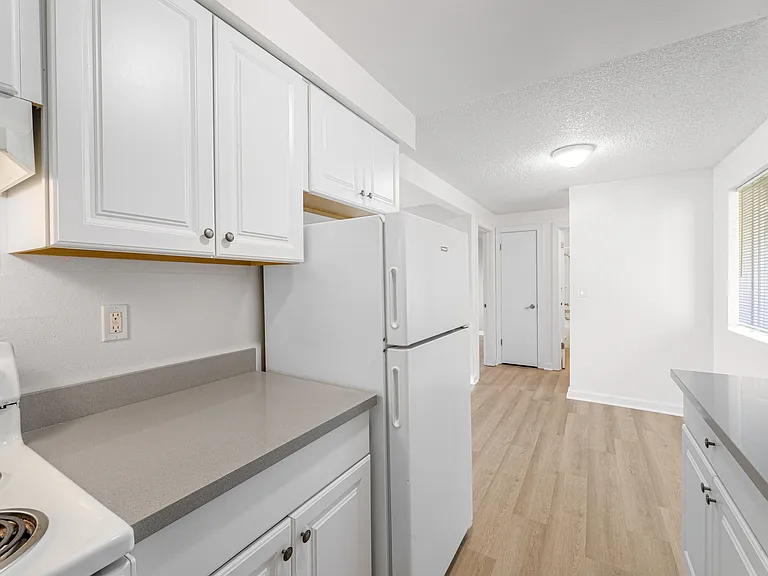 511 Avenue D #B — Photo 14