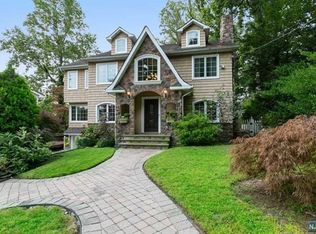 86 Lexington Ave, Cresskill, NJ 07626