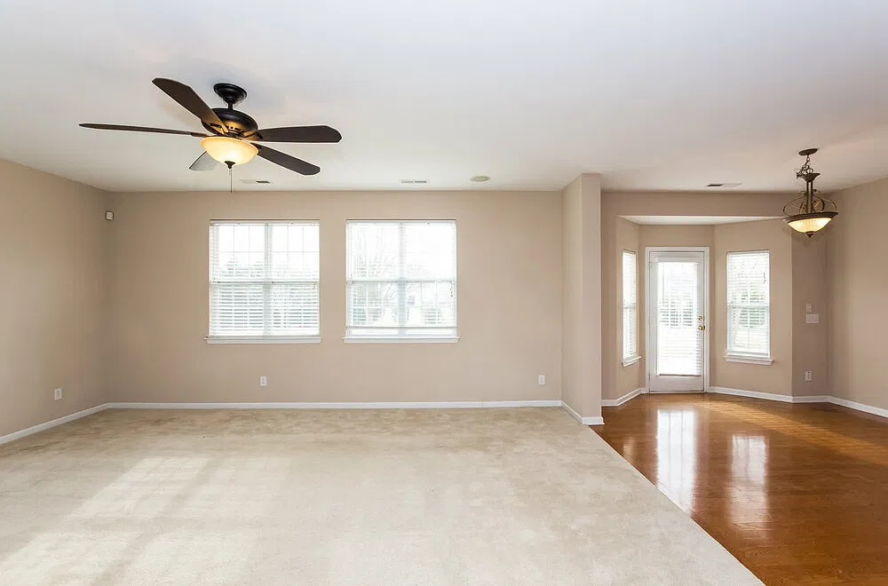 5 bed, 2.5 bath, 2642 sqft, $3,600 — Photo 3