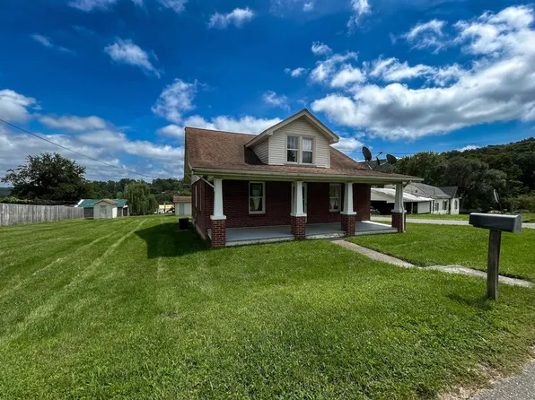315 Lake St, Pulaski, VA 24301