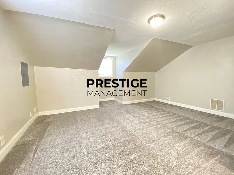 7709 W Taft St #3 — Photo 6