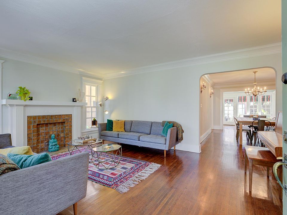1st image of 233 N Irving Blvd