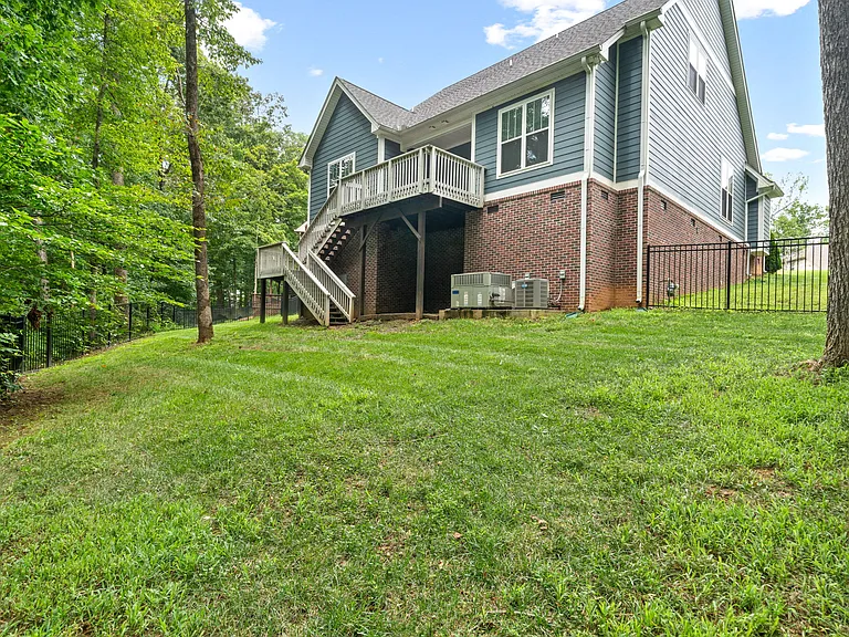 253 Birnam Wood Trce — Photo 35
