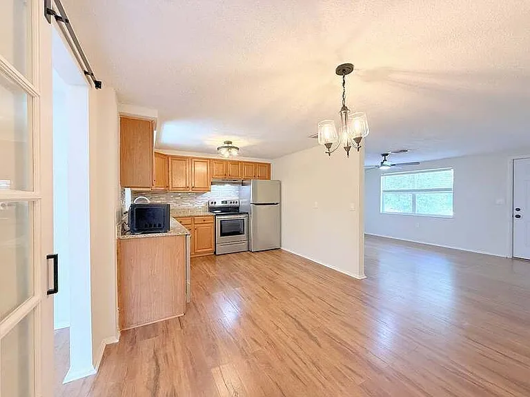 15839 Villa Dr — Photo 9