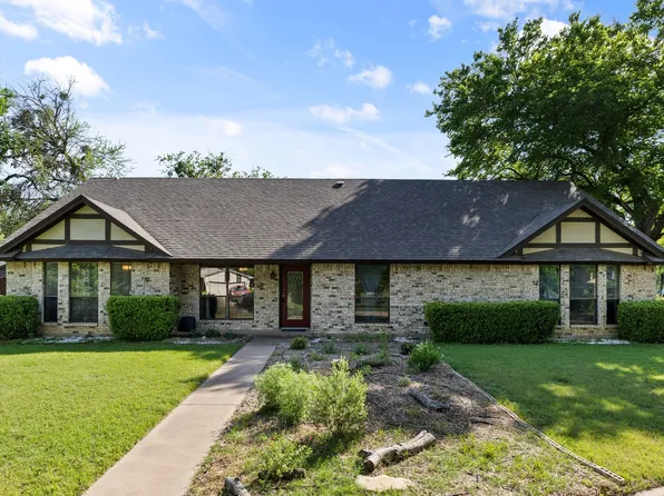417 Huggins Dr, Springtown, TX 76082