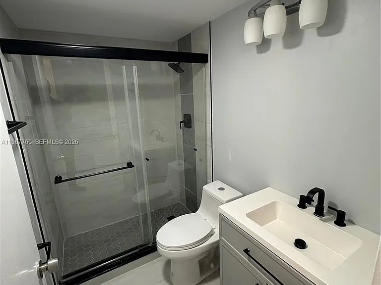 4067 Ainslie #4067-D — Photo 7