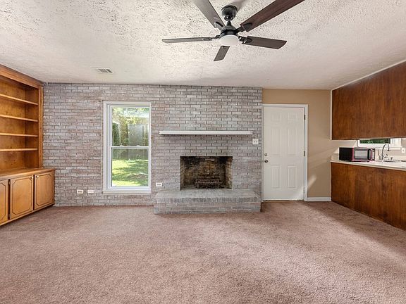 5th image of 604 Pear St