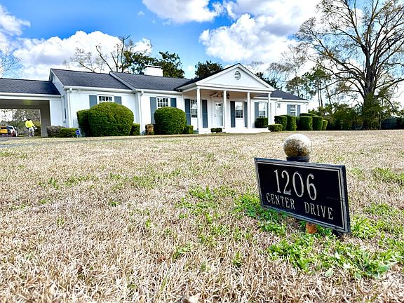 3rd image of 1206 Center Dr