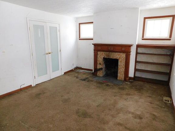 3rd image of 491 Wrexham Ave