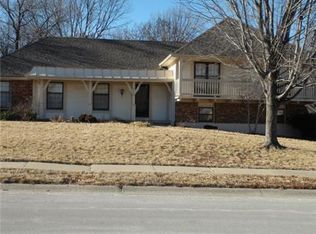 6116 N Mersington Ave, Gladstone, MO 64119
