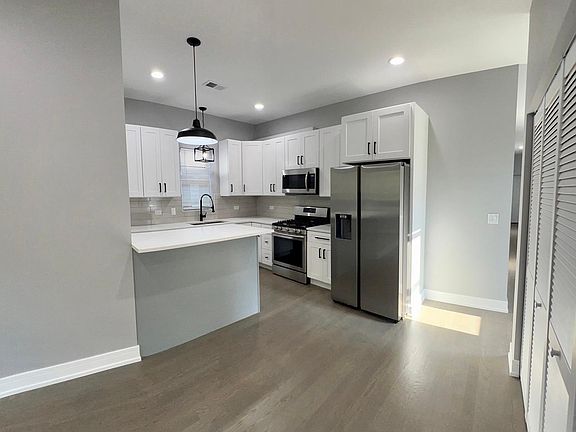 4th image of 1951 W 21st St #3