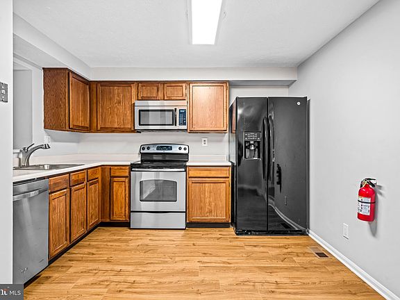 5th image of 67 Dorchester Cir