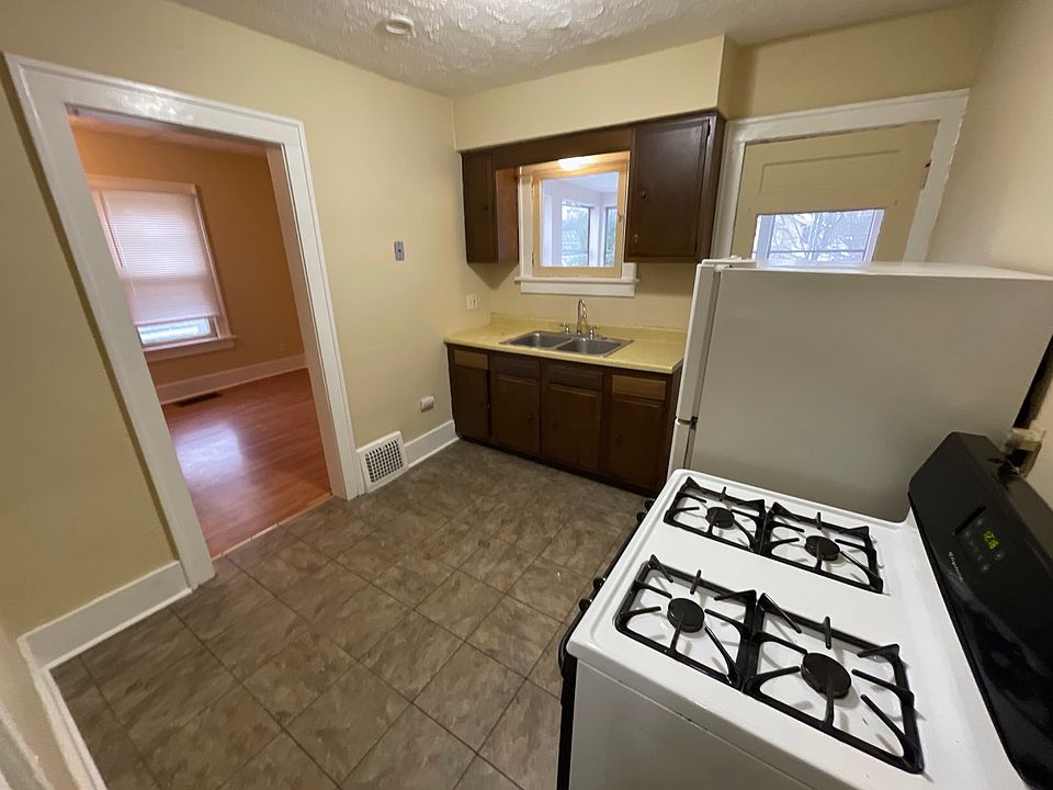 1st image of 956 Grant Ave APT 3