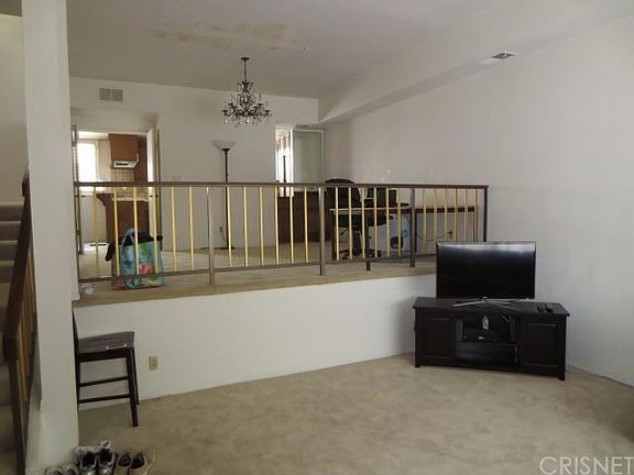 3rd image of 5240 Yarmouth Ave Unit 1