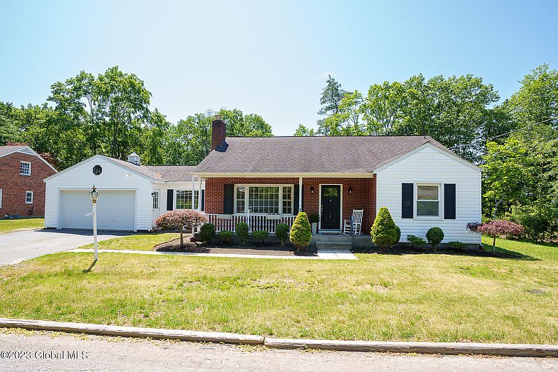 2nd image of 8 Wyck Lane