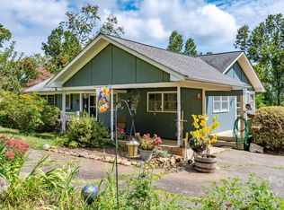 1174 Apple Ln, Spruce Pine, NC 28777