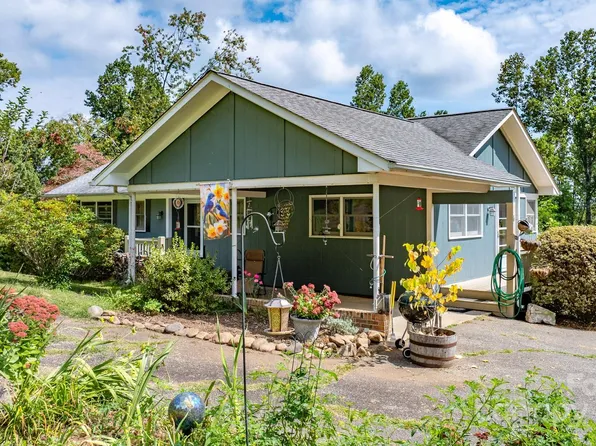 1174 Apple Ln, Spruce Pine, NC 28777