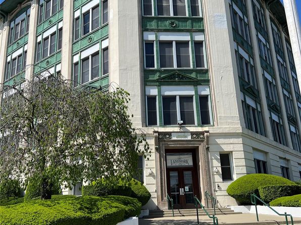 1 Landmark Sq APT 225