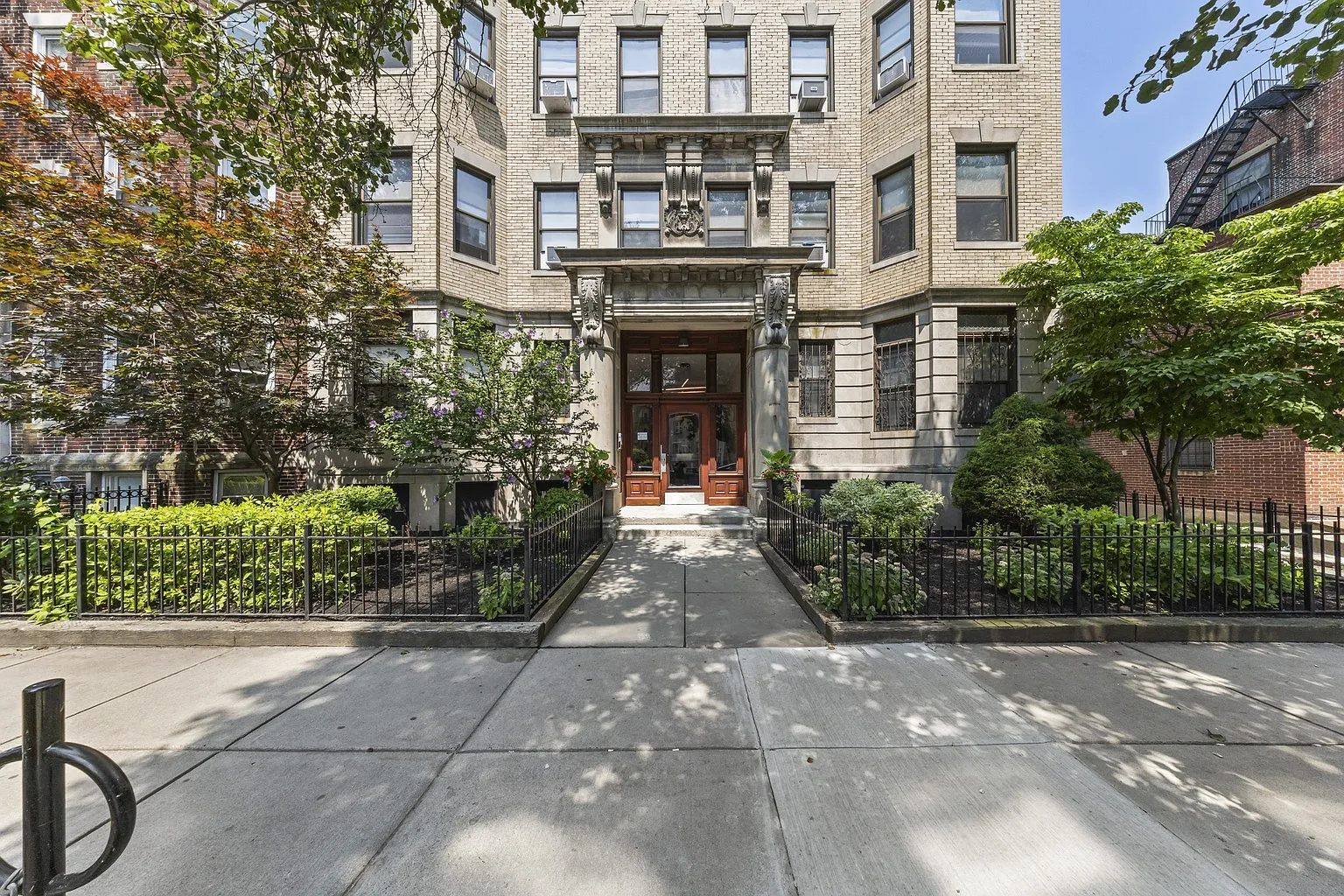 11 Queensberry St — Photo 1
