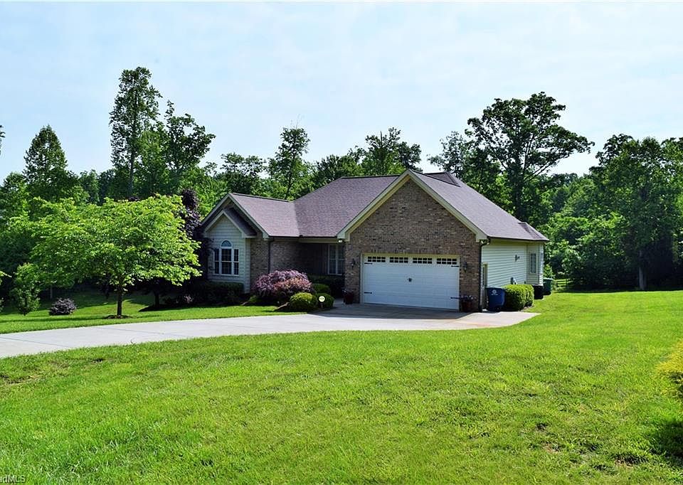 1st image of 134 Cottonwood Ln