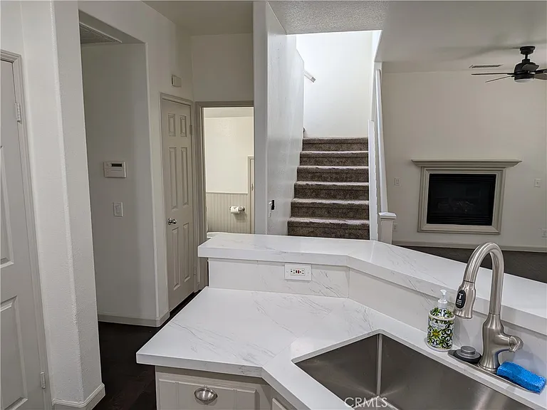 27 Picket Ln — Photo 6