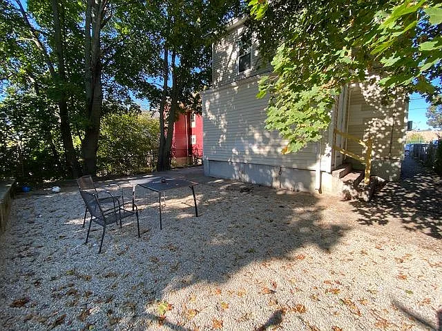 27 Florence St #1R — Photo 18