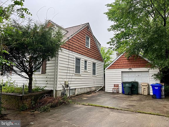 4th image of 9700 52nd Ave