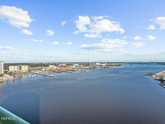 4th image of 1431 RIVERPLACE Boulevard #2310