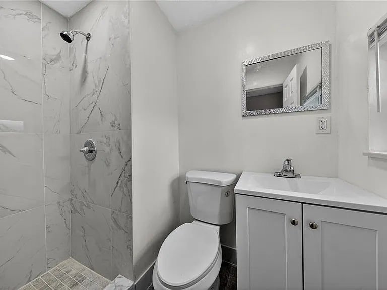 1541 NW 7th Ter — Photo 9