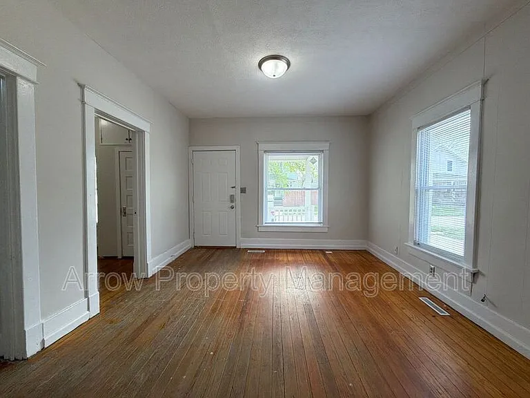 2516 Dudley St — Photo 3