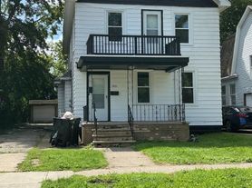 7801 Brinsmade Ave