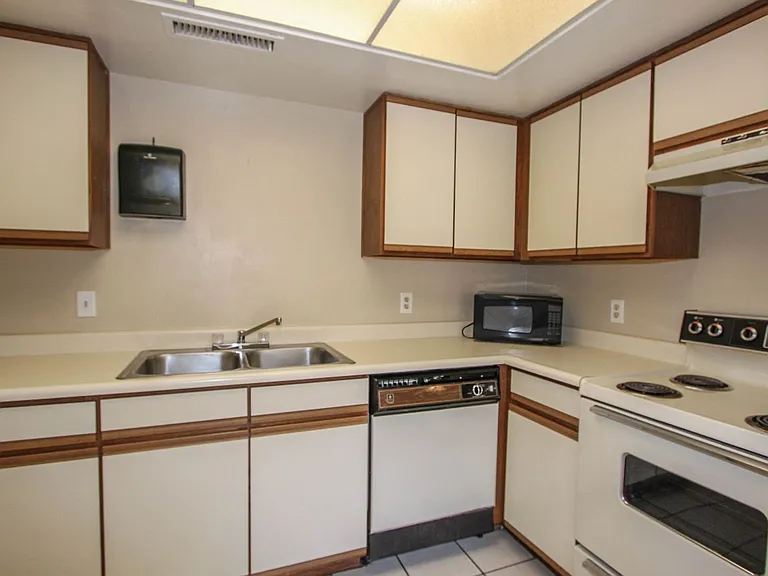 411 Whipple St — Photo 9