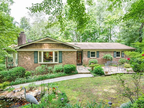 221 Park Ln, Hendersonville, NC 28791