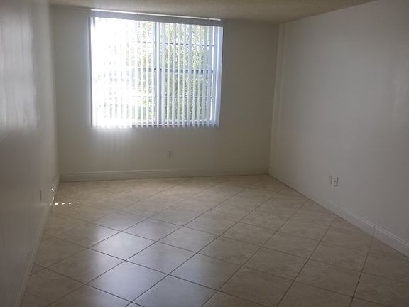 5th image of 496 NW 165th St APT D309