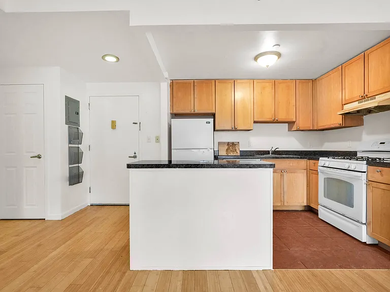837 Washington Ave #4B — Photo 5