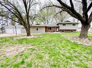 3807 Panorama Dr, Hutchinson, KS 67502